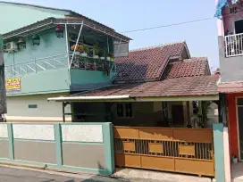 DIJUAL RUMAH 2 LANTAI + 3 PINTU KONTRAKAN SIAP HUNI DAN MENGHASILKAN