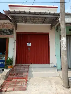 DISEWAKAN RUMAH SEMI RUKO JALAN UTAMA TELAGA HARAPAN BLOK F2 NO 8