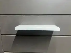 Dudukan Display Sepatu Toko Tatakan Sendal Tempel Dinding Kayu