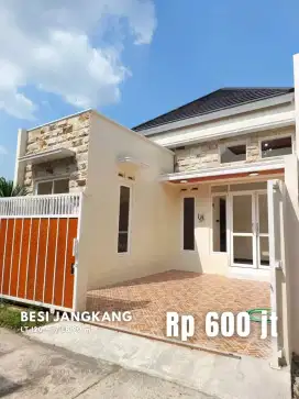 Dijual Rumah Modern Tropis dekat Jalan Besi Jangkang