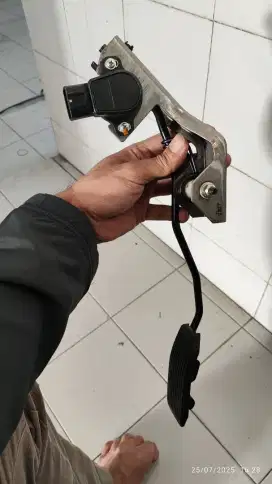 App sensor pedal Serena c24