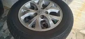 Velg + ban inova kondisi masih bagus ban lumayan tebal