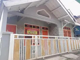 Rumah 2+1 Lantai, Ruang Tamu Luas & Rooftop Keren – Siap Huni!