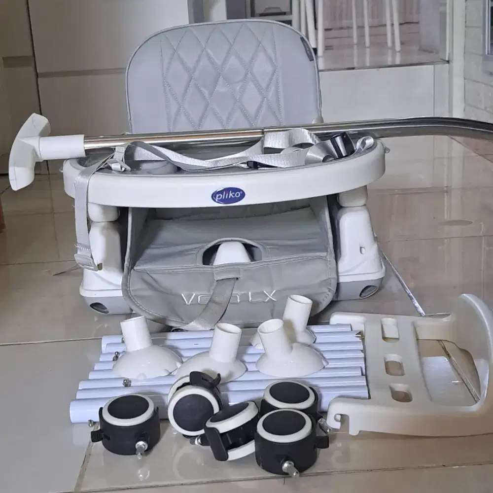 Kursi makan bayi pliko