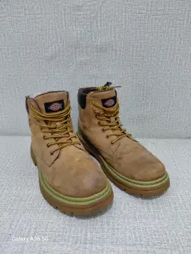 Dickies yellow boots
size 42 insole 26 cm