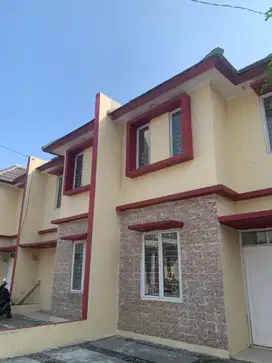Rumah 2 lantai nyaman dan asri 5 menit dari pintu toll