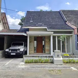 Rumah Modern Dalam Perumahan di jl. Palagan Dekat HYATT, UGM & SCH