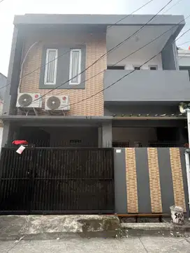 Wilson Rumah siap huni 2.5 lantai lokasi bagus di poris indah