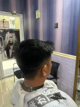 Di cari karyawan salon yang bisa semua di bidangnya