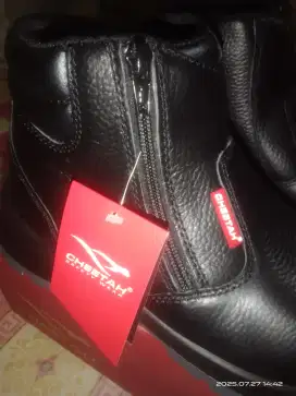 Sepatu safety cheetah