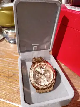 Jam tangan wanita MK