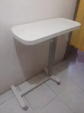 Meja Makan Pasien bekas merk Sella