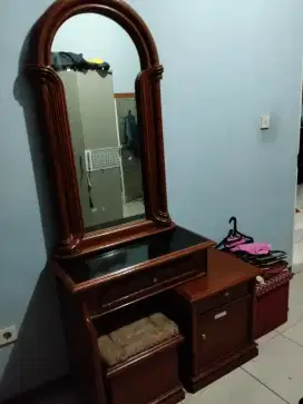 Meja rias kayu mahoni