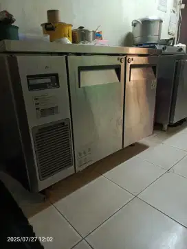 Under counter freezer