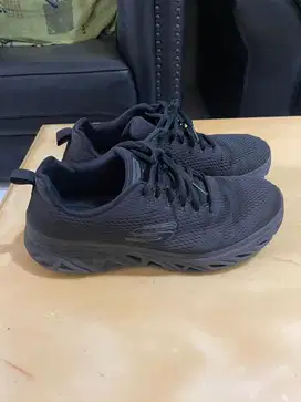 Skechers Sepatu Olahraga dan Lifestyle.