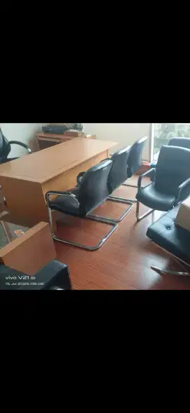 Meja kerja kayu
