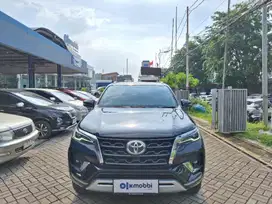 TDP Rendah Toyota Fortuner 2.4 G 4X2 DSL Solar-AT 2023 Hitam CSJJB