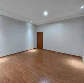 Rumah siap huni 3 lantai semifurnished di taman ratu jakbar