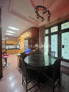 DIJUAL VILLA  JALAN TEMBAKAU DELI