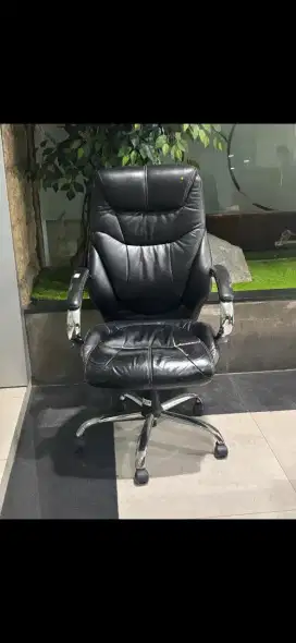 Kursi kantor direktur