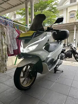 Motor Honda PCX 150 KM Rendah Body Mulus