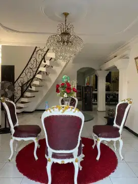 Dijual Meja Makan 4 Kursi