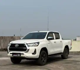 Toyota Hilux 2.4 G Double Cabin 4x4 Manual Tahun 2022 KM 21 rb record
