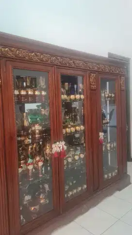 Dijual Lemari Kristal