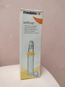 Medela softcup untuk bayi . Memberialkan susu jadi lebih mudah