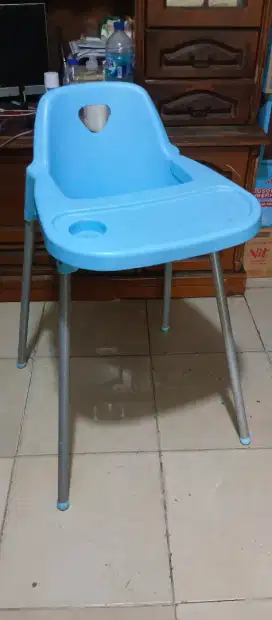 Bangku makan balita