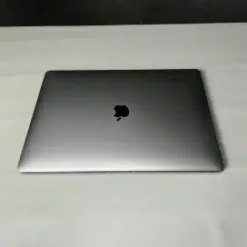 Macbook pro 15 2017 quad core i7 16gb ssd 512 Touchbar