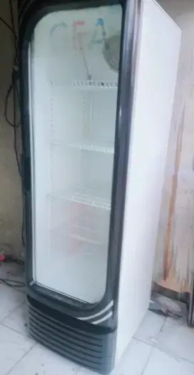 Di jual showcase pendingin minuman merk GEA 4 RAK NORMAL siap pakai