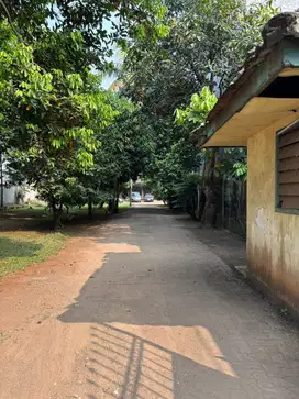 Dijual rumah dengan halaman luas di Limo