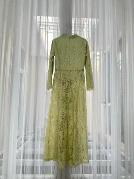 Dress brokat payet dan rok tenun warna kuning