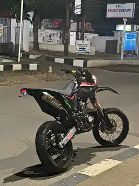 HONDA CRF 150 L ( Hitam ) SUPERMOTO