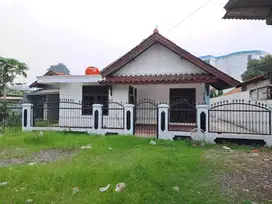 Disewakan rumah luas di Serpong Tangerang Selatan