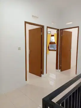 Dijual Cepat *(BUTUH UANG)* Rumah 2 Lantai Bukit Sariwangi