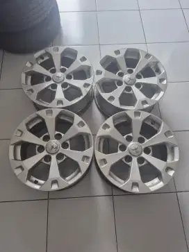 Velg oem pajero Dakar R17 pcd 6×139.7 lebar 7,5 et38..4pcs