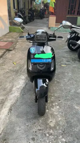Smoot zuzu Tahun 2023 warna hitam low kilometer