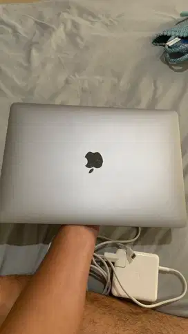 Dijual Cepat Macbook Air M1 2020 8/256 Kondisi sangat normal