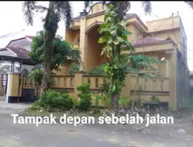 DIJUAL CEPAT PINDAH TUGAS RUMAH MEWAH 3 LANTAI Bonus Furniture (nego)