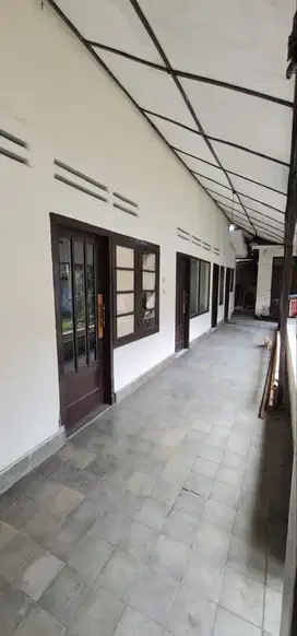 Rumah Belanda strategis sayap Cipaganti Cihampelas kota Bandung