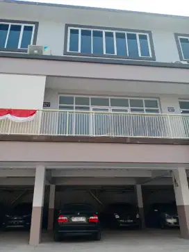 Disewakan ruko 2lantai plus basement di radio dalam