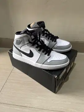 AIR JORDAN 1 MID LT Smoke Grey size US 9.5 second