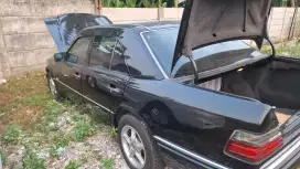 Dijual santai mobil mercy tahun 1994, W124, E320.