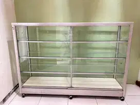Etalase Kaca ada roda