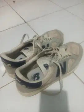 Sepatu Nb pro court