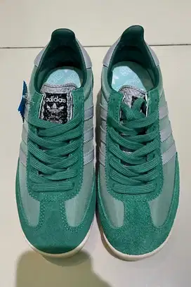 NEW ADIDAS SNEAKERS SL 72