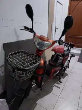 Sepeda listrik second (bekas) merk SELIS