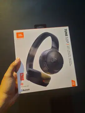 BNIB - JBL TUNE 520BT WIRELESS HEADPHONE BLUETOOTH FOLDABLE DESIGN